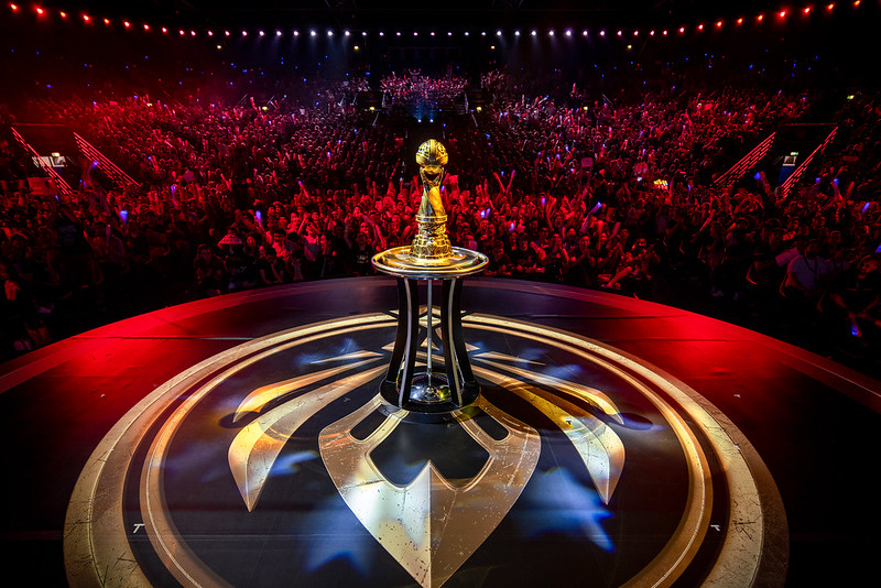 Na foto, o troféu do MSI 2018