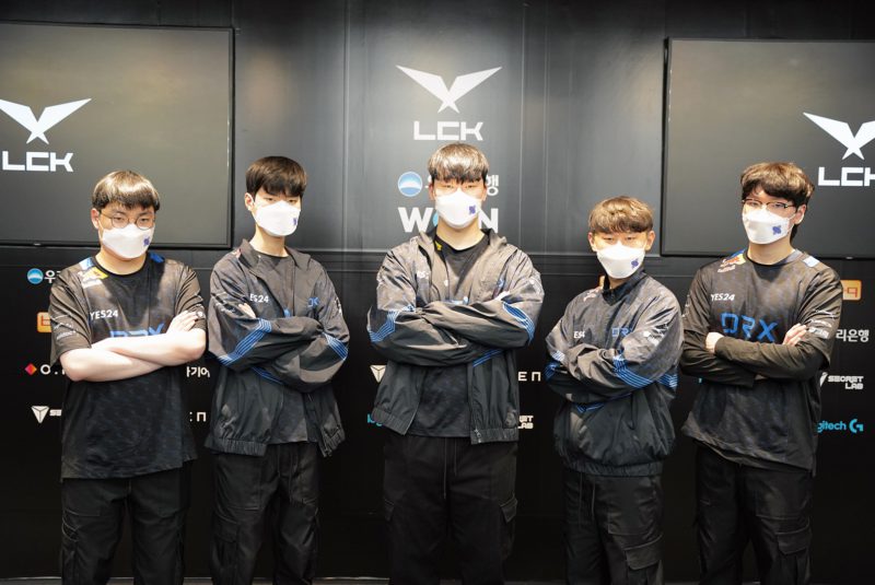 Imagem dos jogadores da DRX na LCK 2022