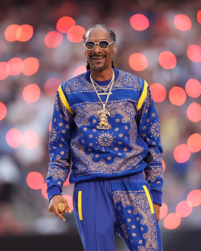 Snoop Dogg no Super Bowl com colar da FaZe