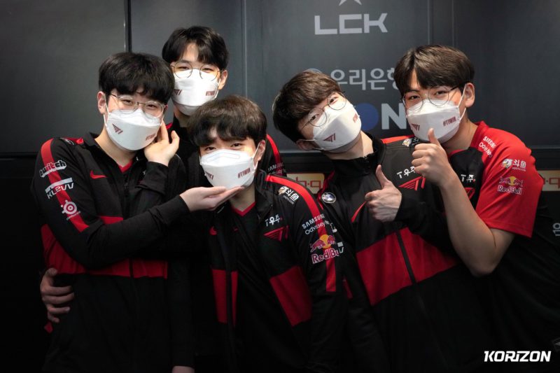 Imagem do time da T1 na LCK 2022