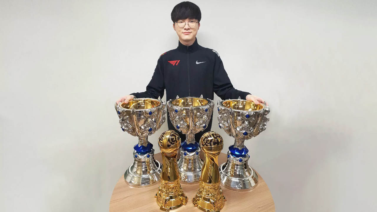 Imagem de FAker e seus troféus internacionais 