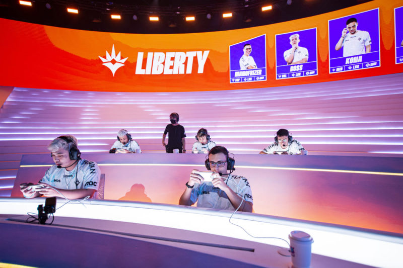 equipe da liberty durante a fase de play-in do icons 2022