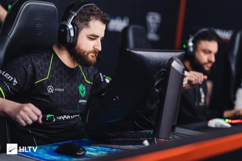 FalleN e fer durante partida da Imperial na Pinnacle Cup