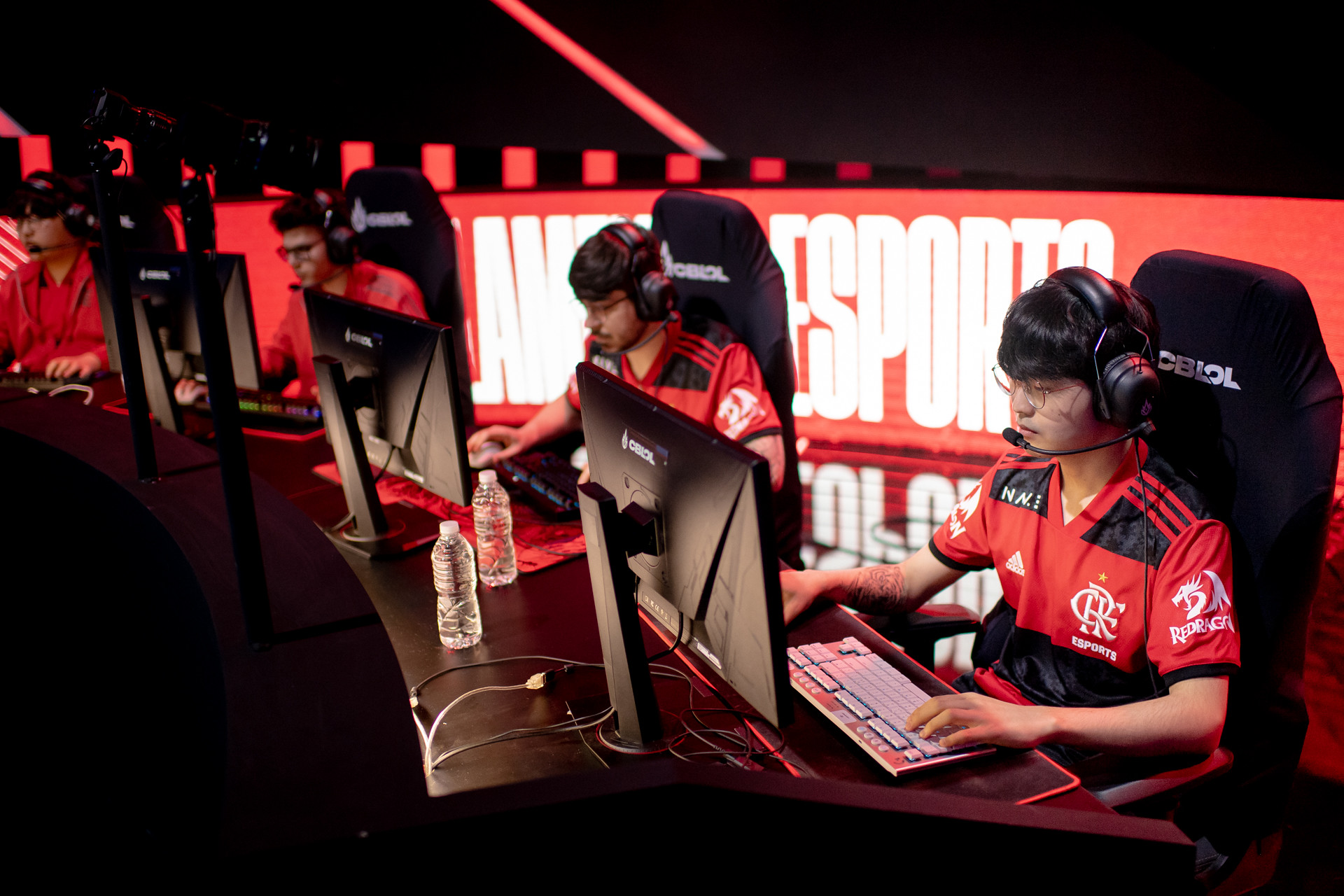 Imagem do Flamengo Los Grandes no palco do CBLOL 2022