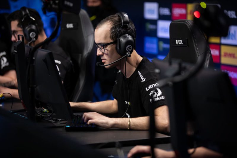 taco durante partida da 00 nation na iem cologne 2022