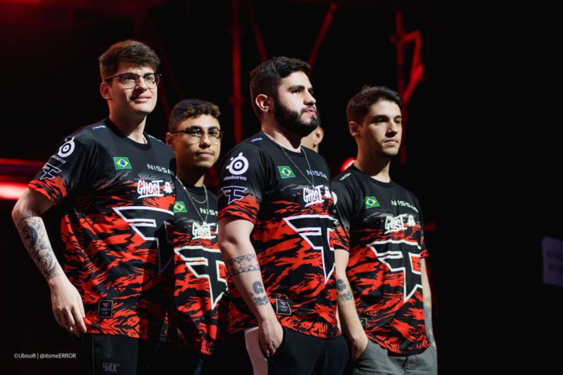 foto da equipe da faze clan antes da partida contra a furia no six major berlim 2022