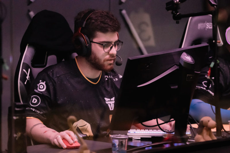 jogador da team one durante o br6