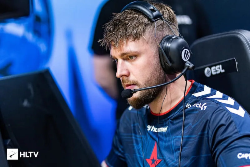 k0nfig em jogo com a camisa da astralis