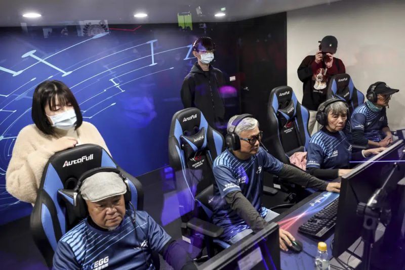 Time de idosos em um campeonato de Lol