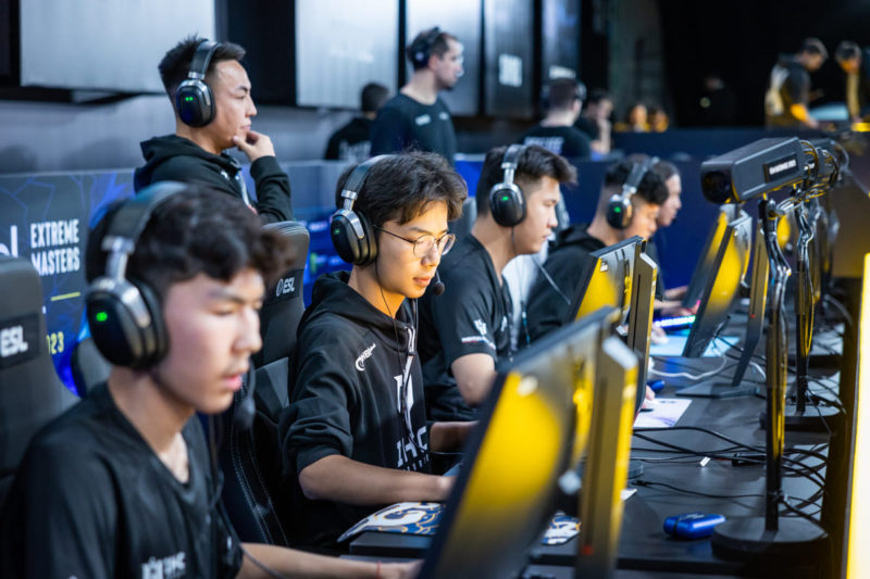 equipe da ihc durante partida da iem katowice 2023