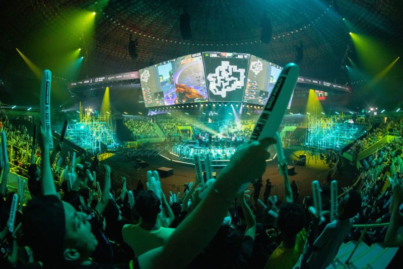 imagem da torcida e do palco do vct lock in