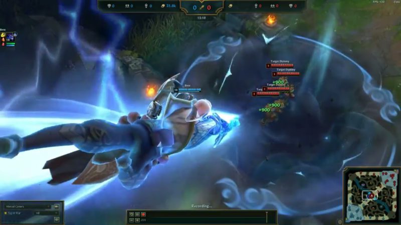 Imagem do LEe Sin sendo jogado pela ult do Aurelion Sol no LoL