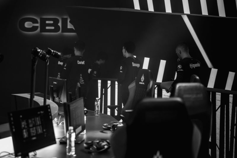 Imagem do time da paiN após perderem a final do CBLOL 2023