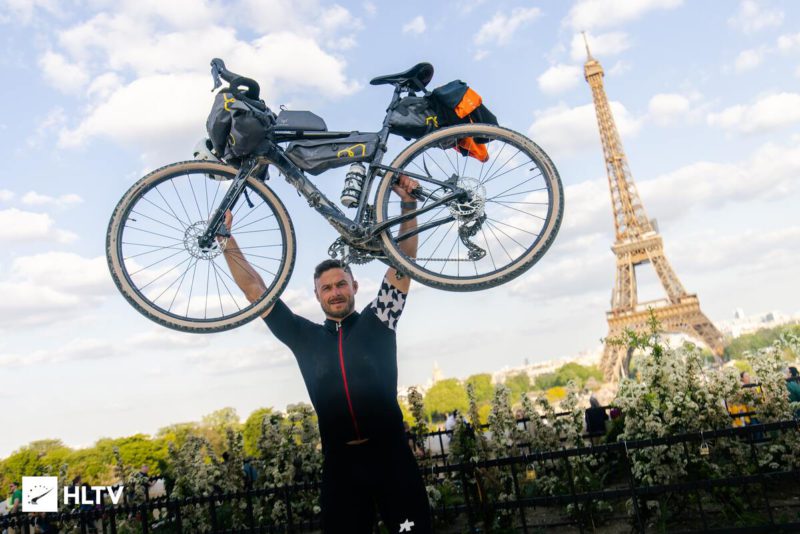 pashabiceps chegou ao major de paris com sua bicicleta