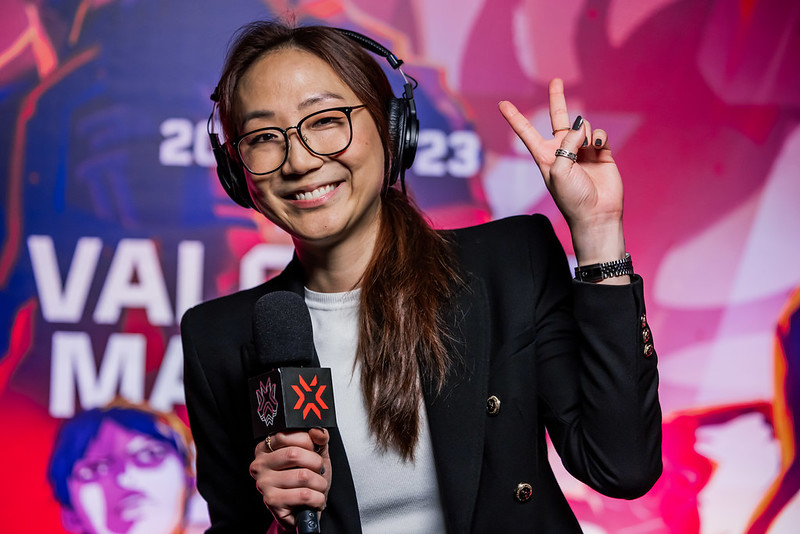 imagem da potter, coach da EG, na entrevista pós vitória contra a PRX no Masters Tokyo