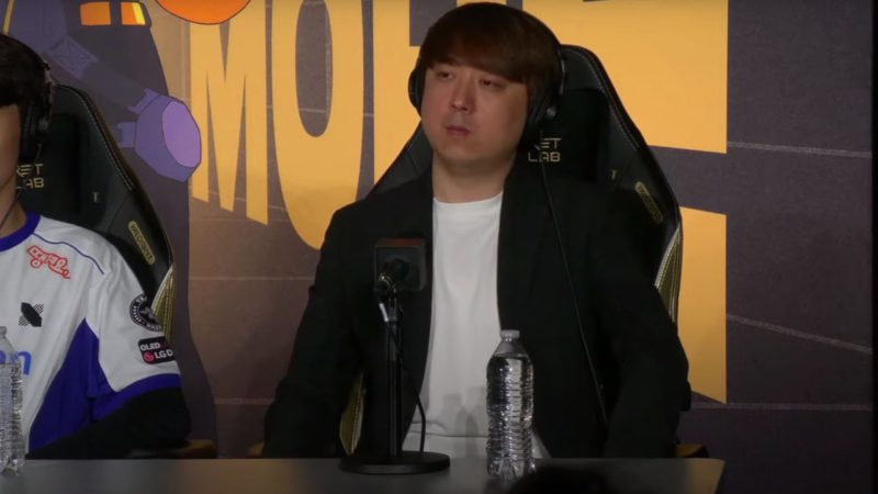 Imagem de Termi, coach da DRX na coletiva de imprensa no VALORANT Champions 2023