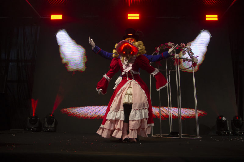 Imagem da apresentação de Kelly Batista e Luis Telles no mundial de cosplay (WCS)