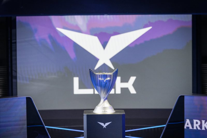 LCK trophy image to represent all LCK 2024 lineups