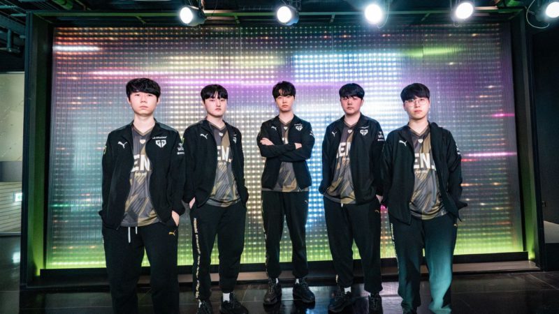 Na foto os jogadores da Gen.G que venceram a T1 mais uma vez