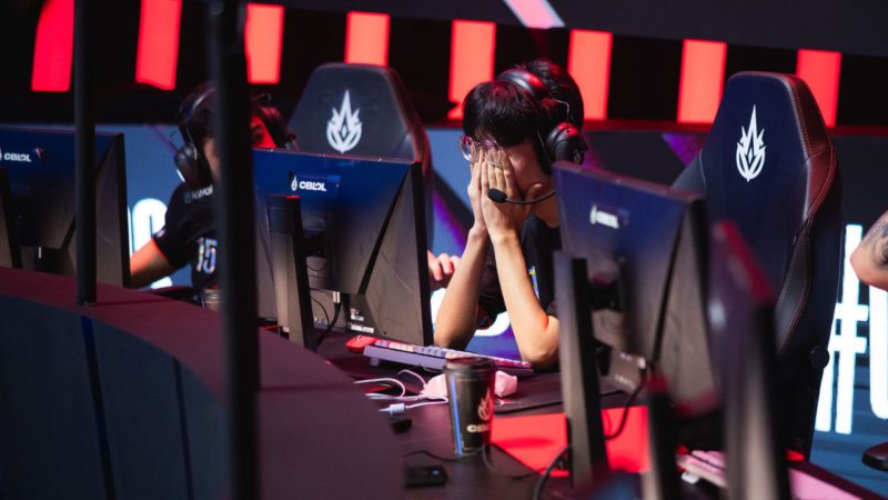 In the photo, LOS Jungler, Seize, emotional