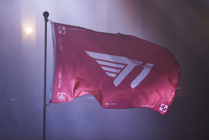 Imagem de uma bandeira da T1