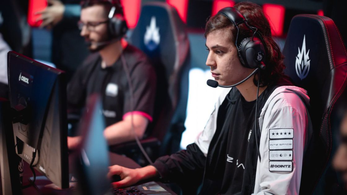 Na foto, o ex-mid laner da INTZ, Aithusa