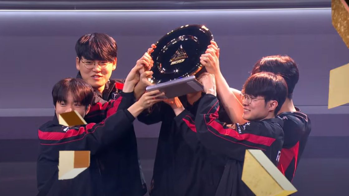 Imagem da T1 na Copa do Mundo de Esports