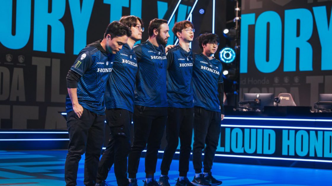 Na foto, a Team Liquid, equipe que ficou invicta na LCS 2024 2º split