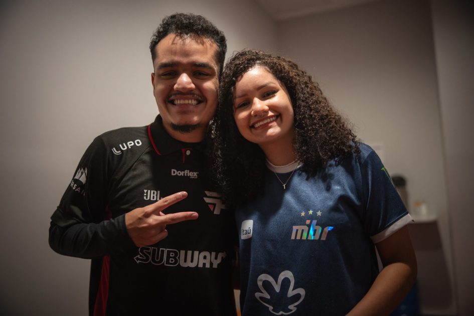 Na foto, os irmãos Cariok (paiN Gaming LoL) e Jubs (MIBR VALORANT)