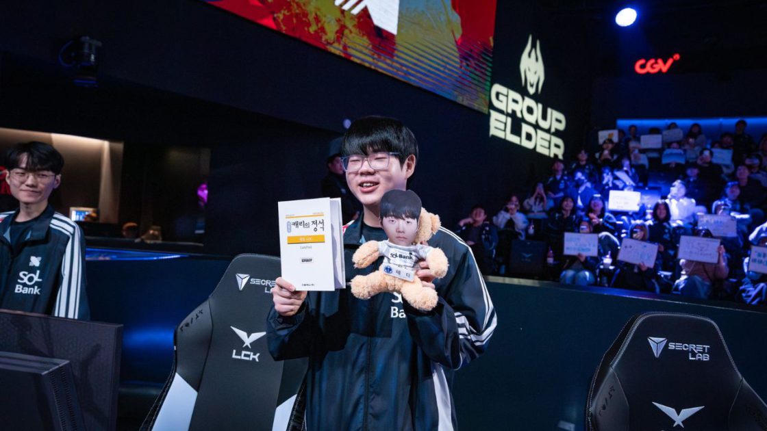 Na foto, LazyFeel, o primeiro jogador não-coreano a atuar em um time de LCK/na competição sul coreana