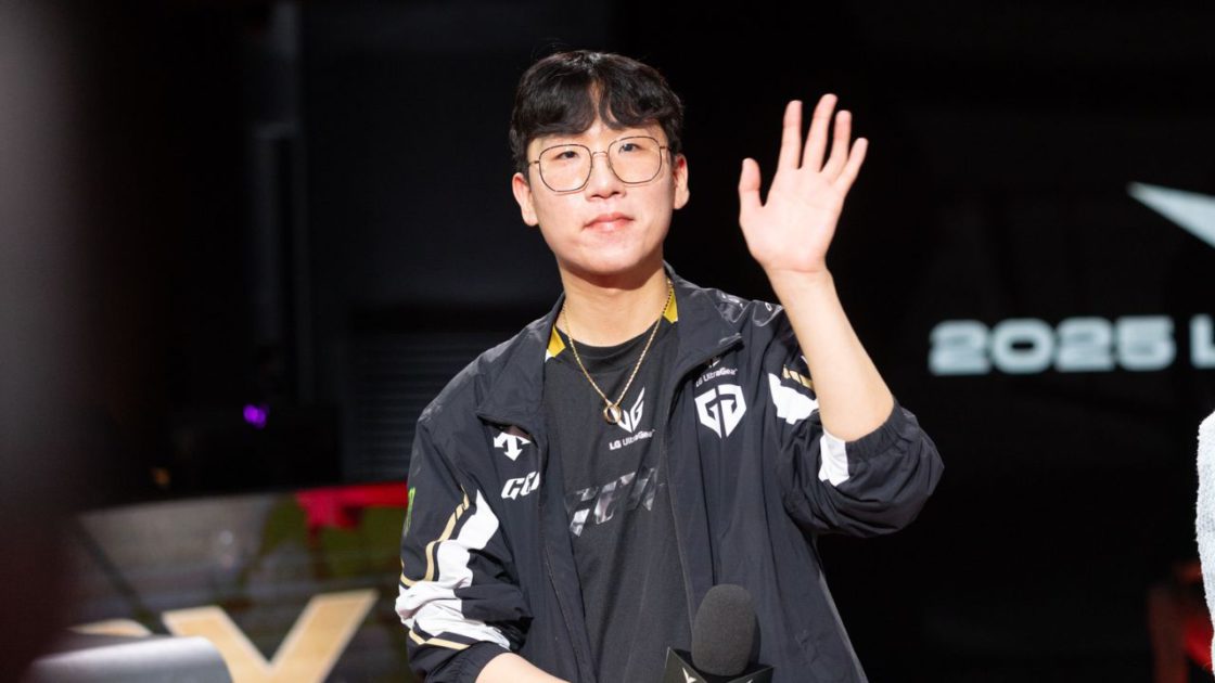 Na foto, Gen.G Ruler após vencer a HLE na LCK 2025