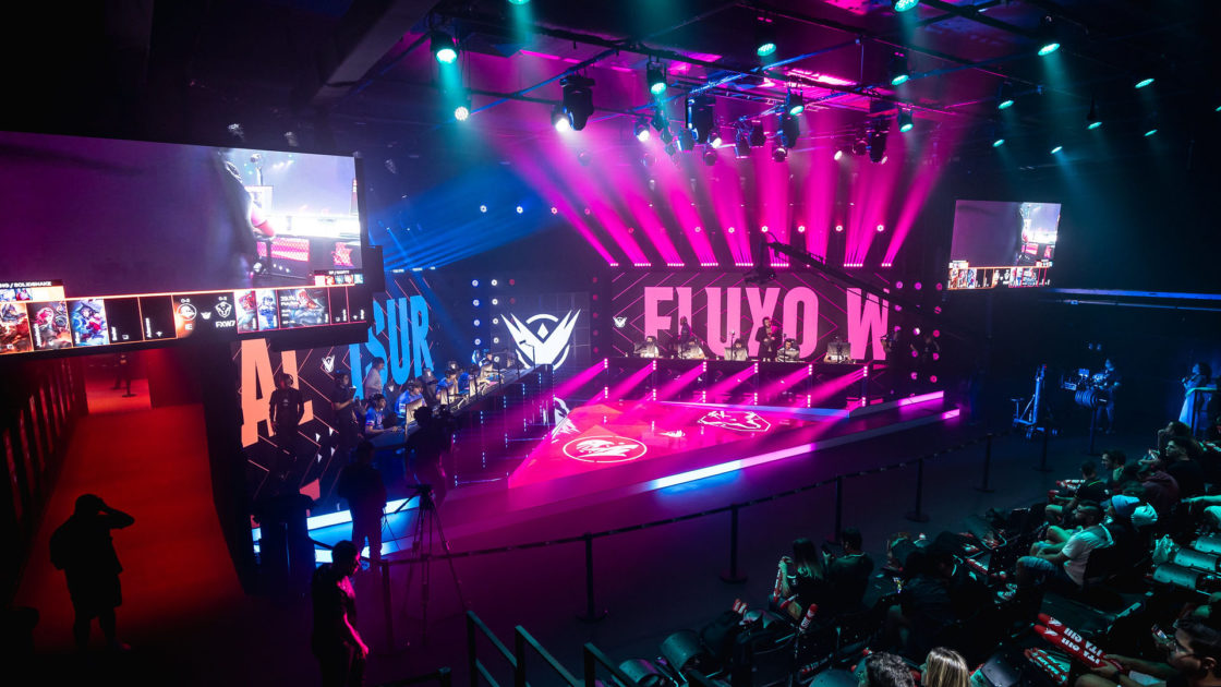 Imagem do palco da LTA Sul 2025 com o Fluxo e Isurus Estral