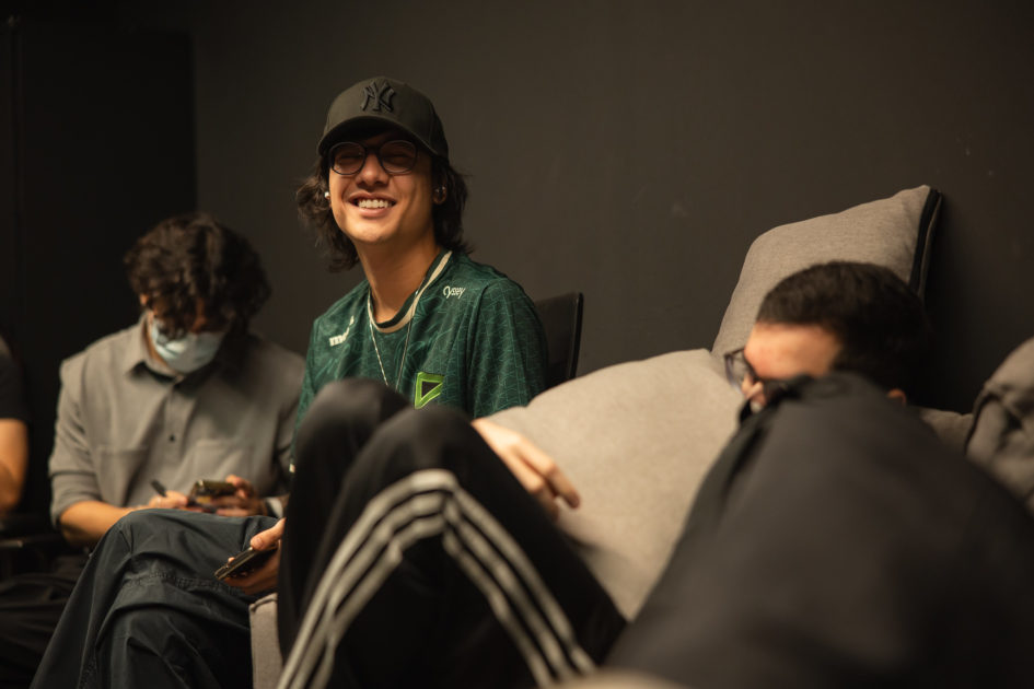 Foto de tinowns no backstage da LOUD.