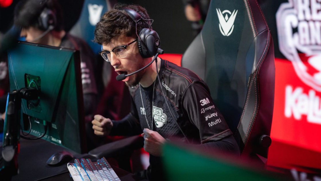 Grevthar jogando pela RED Canids.