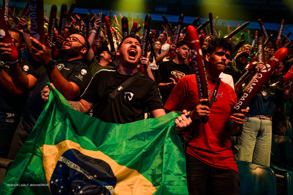 Foto da torcida de R6 durante o RELOAD.