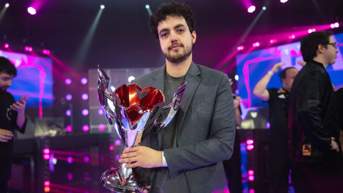Na foto, o assistant-coach da FURIA, Furyz