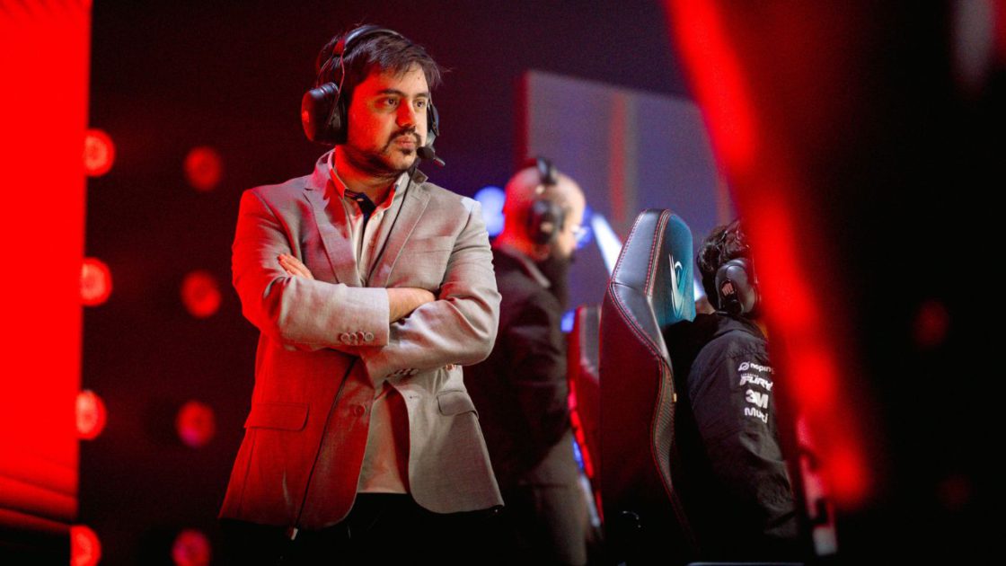 Na foto, Tockers, técnico da RED Canids