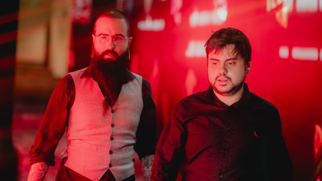 Na foto, a comissão técnica da RED Canids na LTA 2025: Tockers, enquanto head-coach e Beellzy, enquanto assistente técnico.