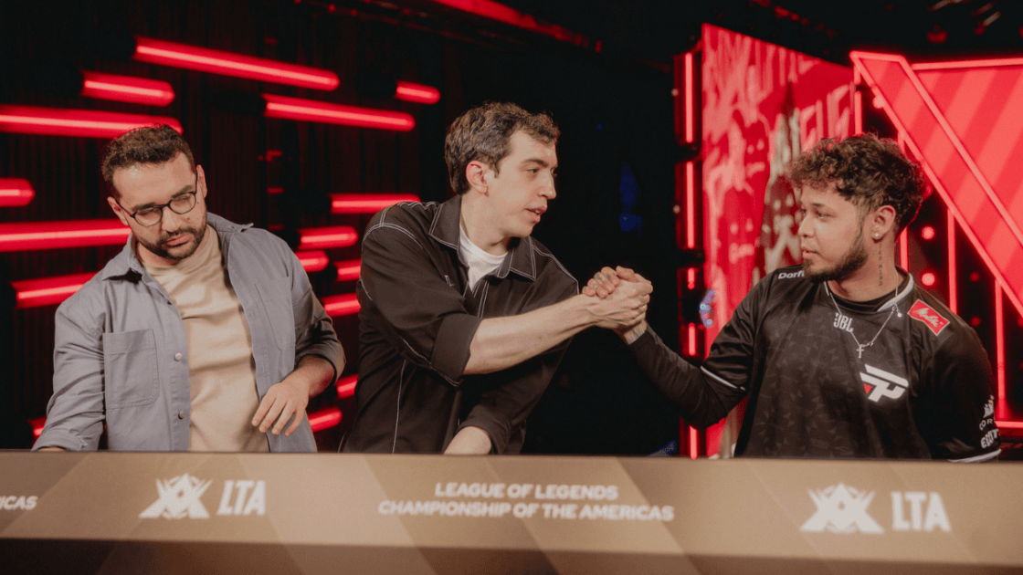 Foto de Loop, Takeshi e titaN após entrevista na LTA Américas 2025.