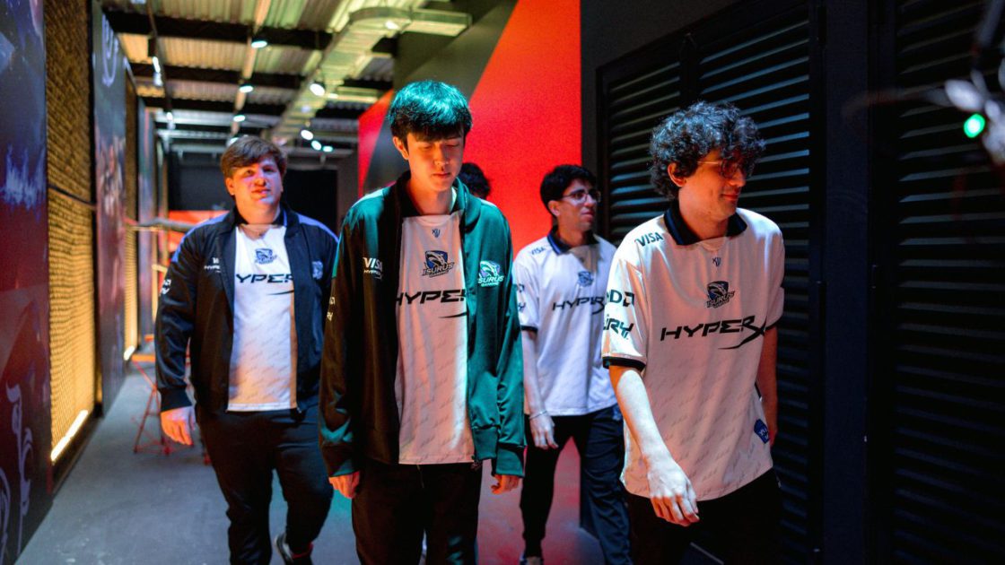 Foto da equipe da Isurus.,