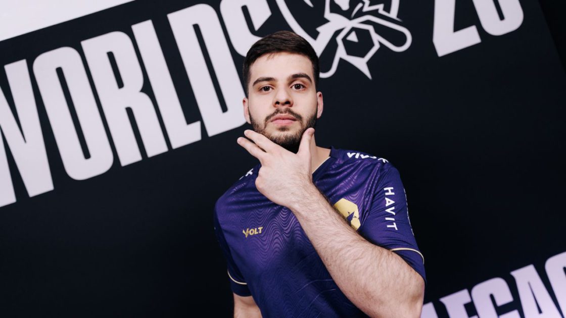 Na foto, Morttheus, ADC da Vivo Keyd Stars no Worlds 2025