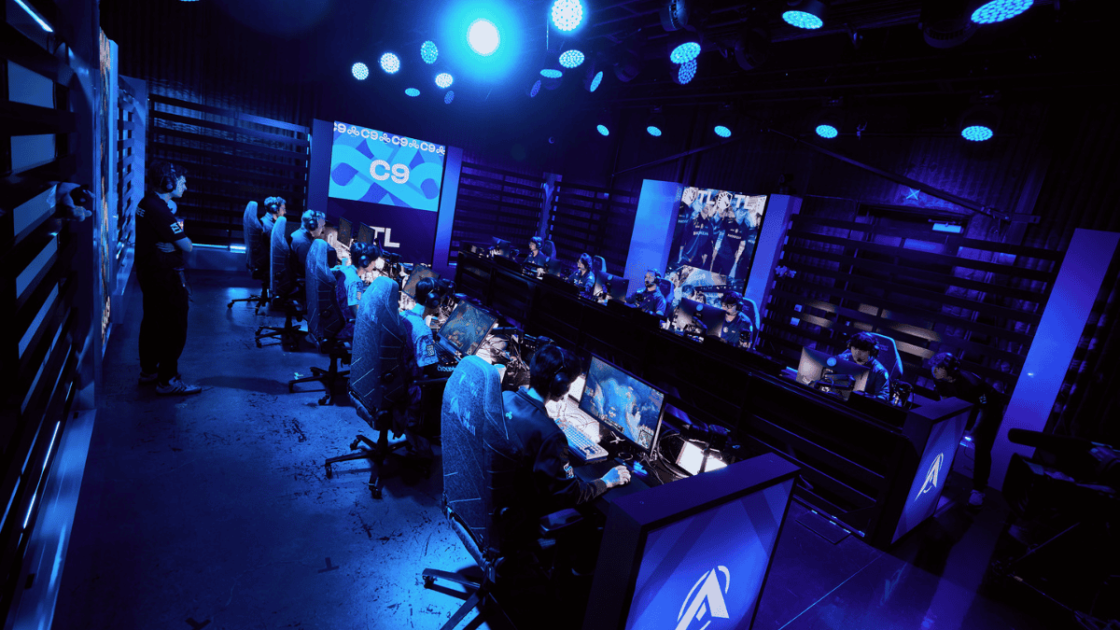 Foto do stage para confronto entre Team Liquid e Cloud9.