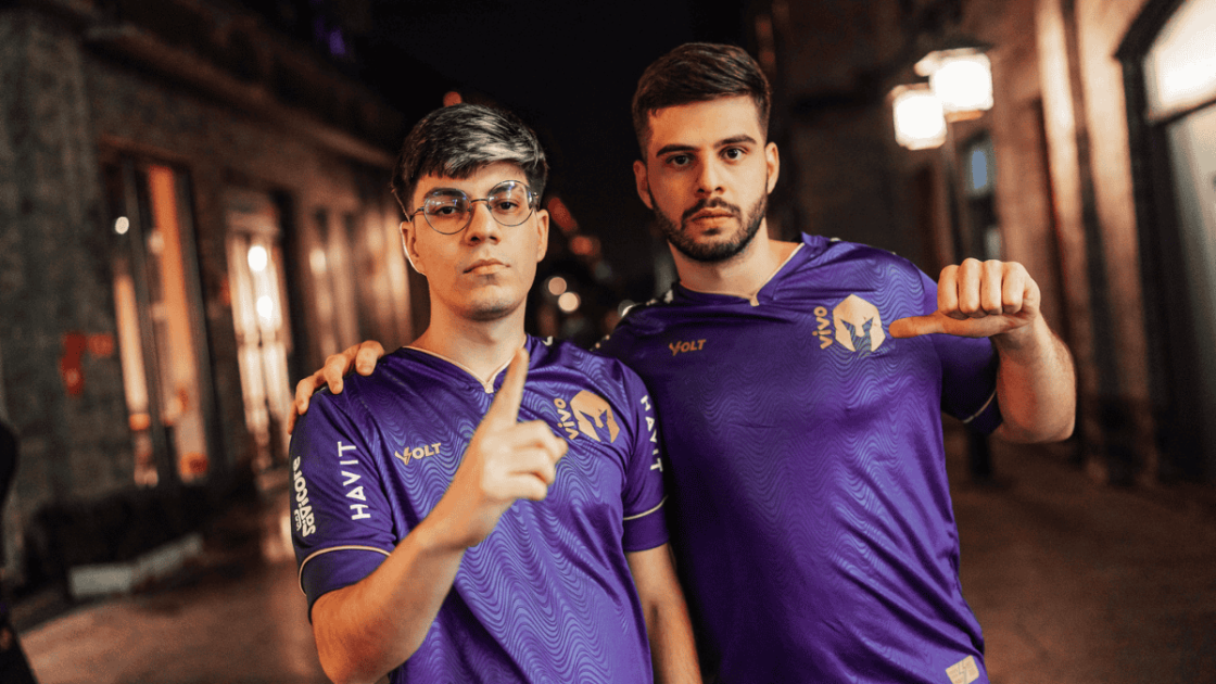 Foto de Disamis e Morttheus representando a VKS no Worlds 2025.