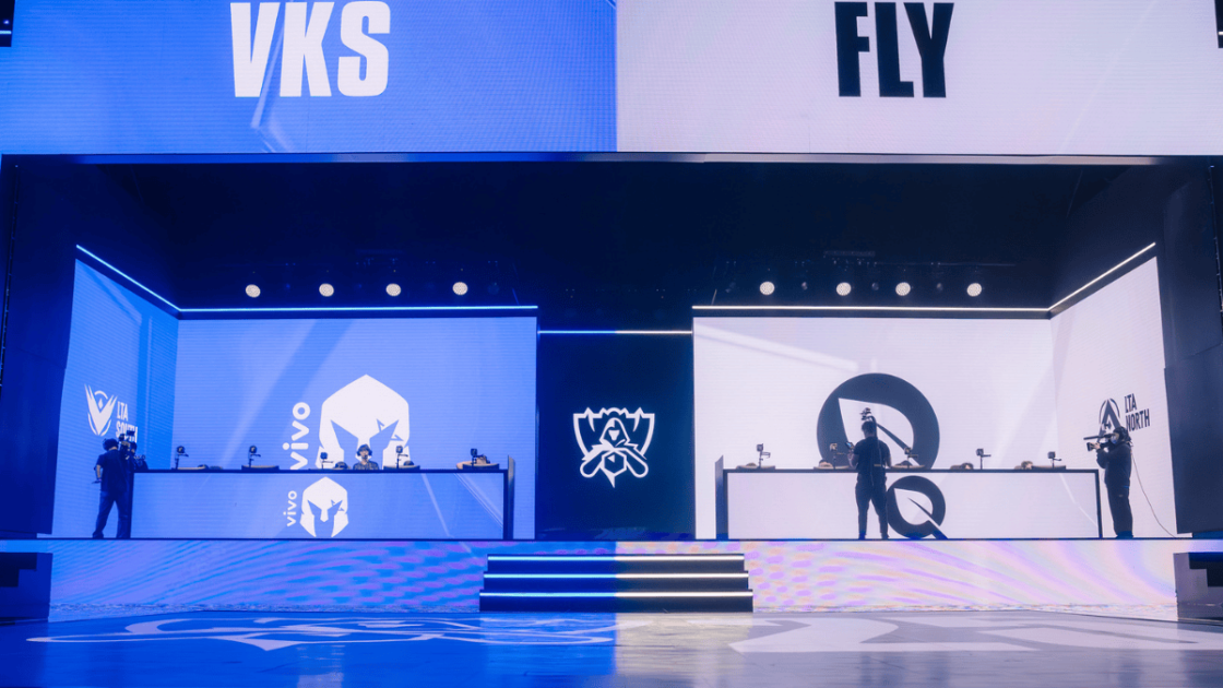 Foto do stage do Worlds 2025 para o confronto entre VKS x Flyquest.