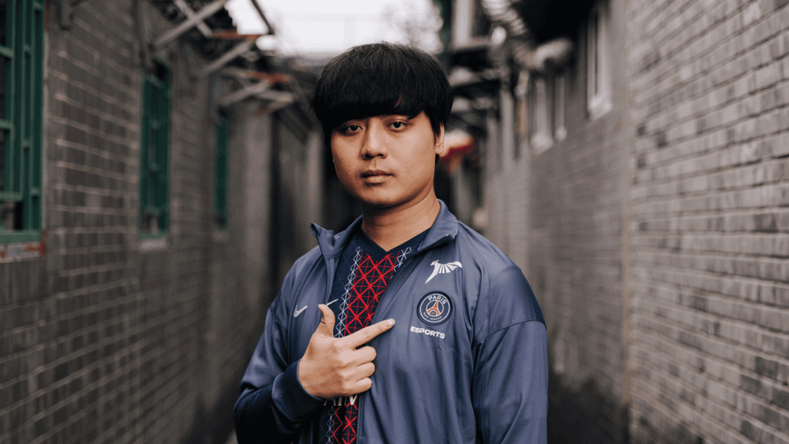 Foto de Maple, mid laner da PSG Talon no Worlds 2025.