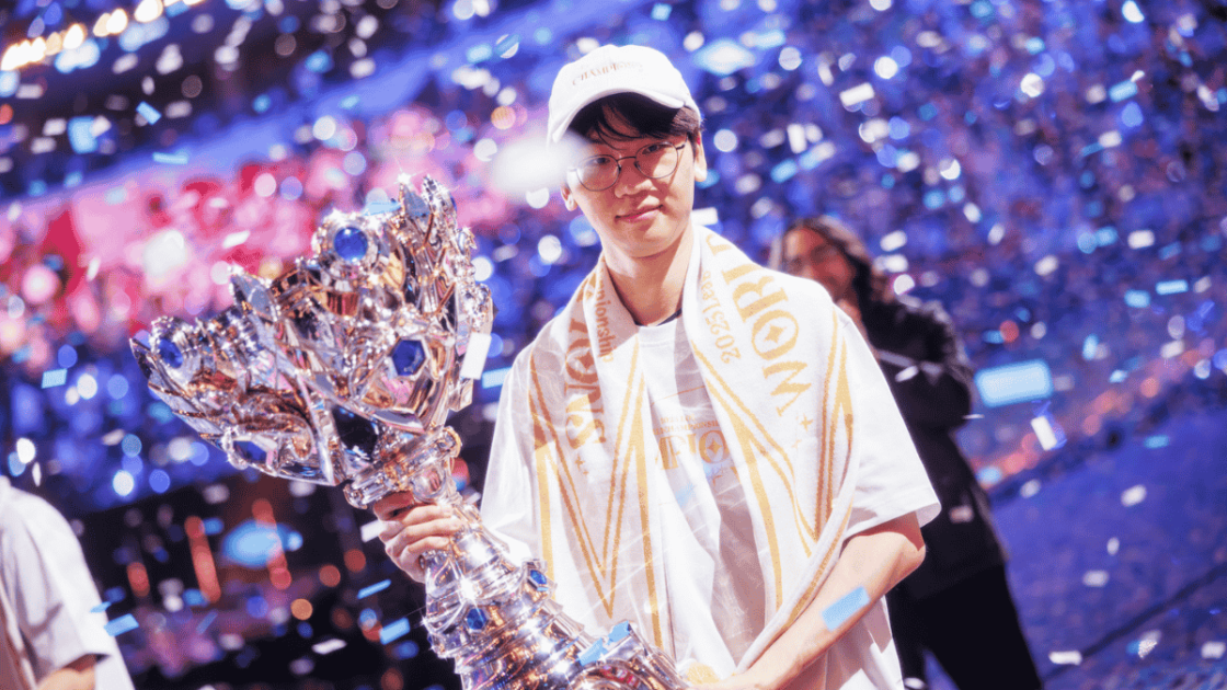 Foto de Doran com a taça do Worlds 2025.