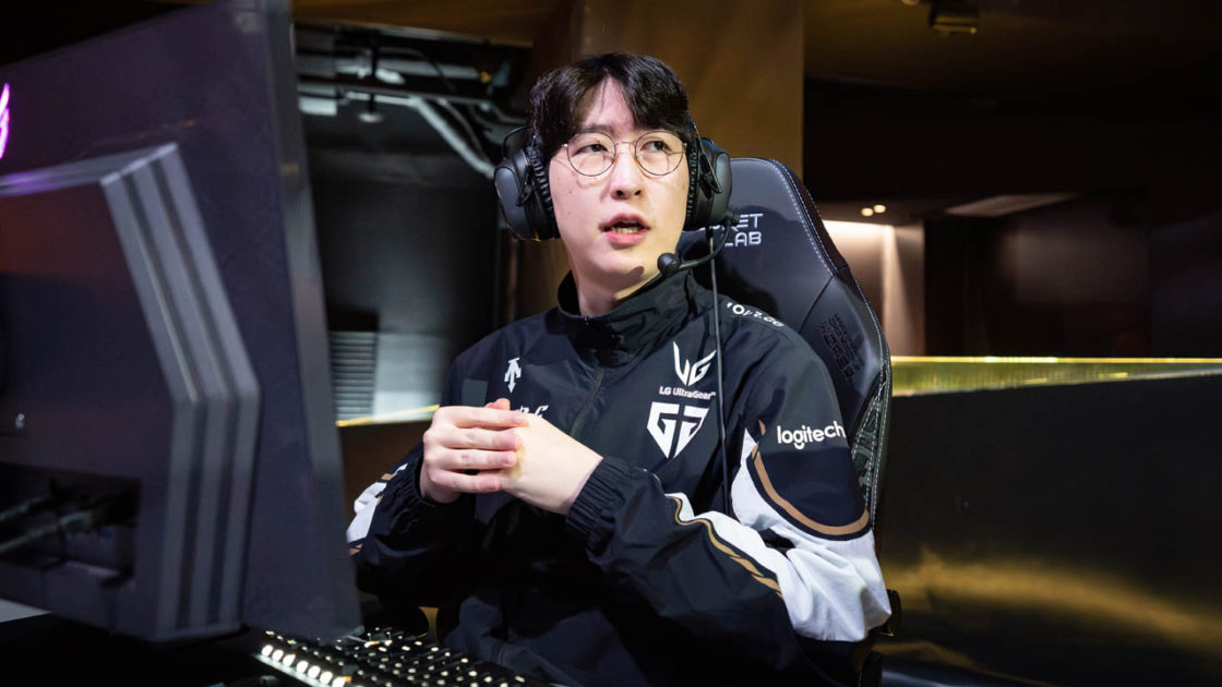 Imagem do jogador Duro com uniforme da Gen.G enquanto joga a LCK 2025