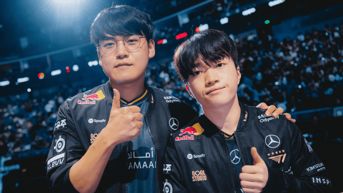 Foto de Gumayusi e Keria no Worlds 2025.