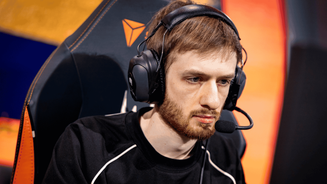 Imagem da jogada entre Nemesis e Tempt