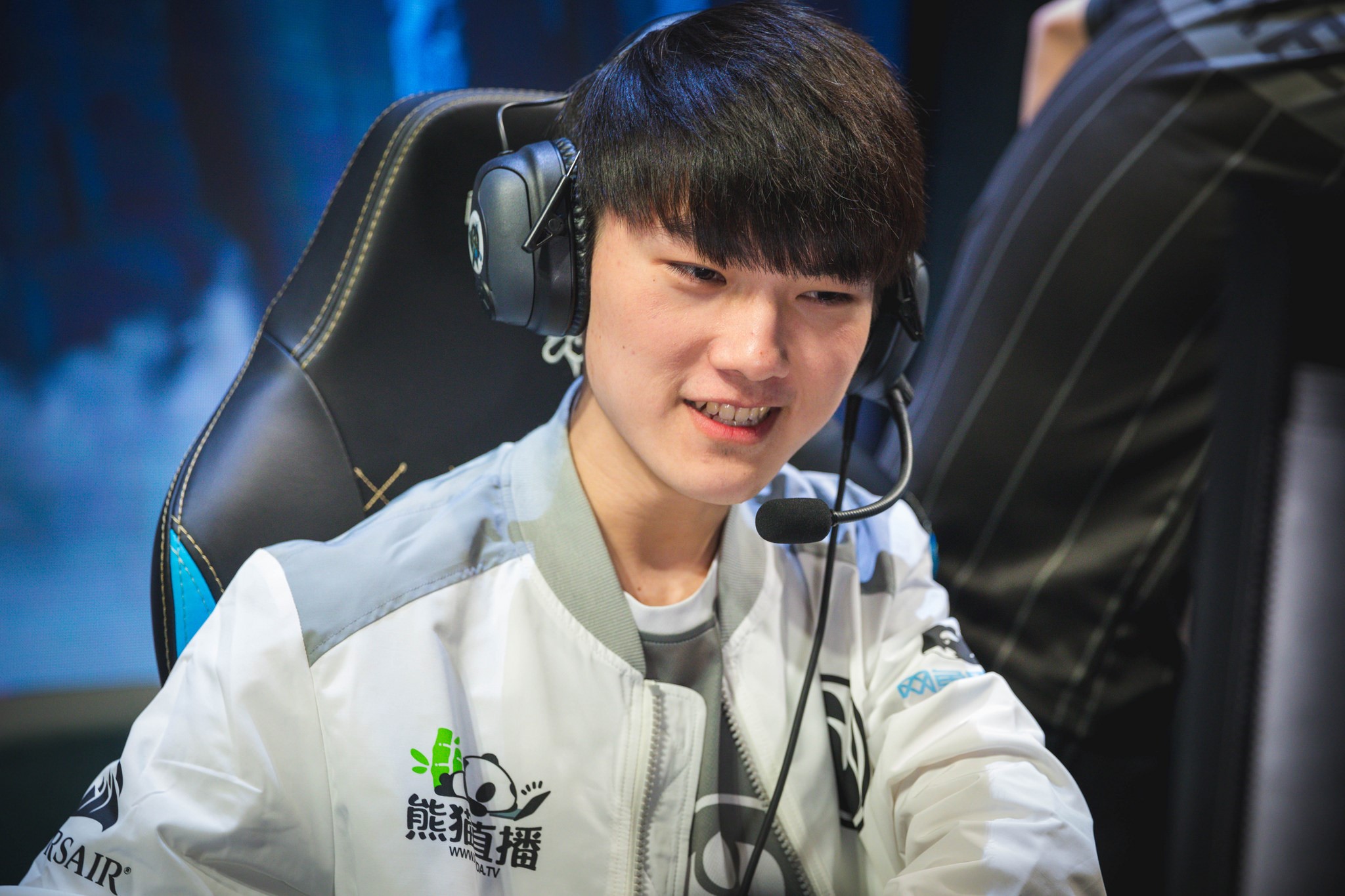 AOSHI FALA SOBRE IMPACTO DA LPL NO META DO LOL GERAL 